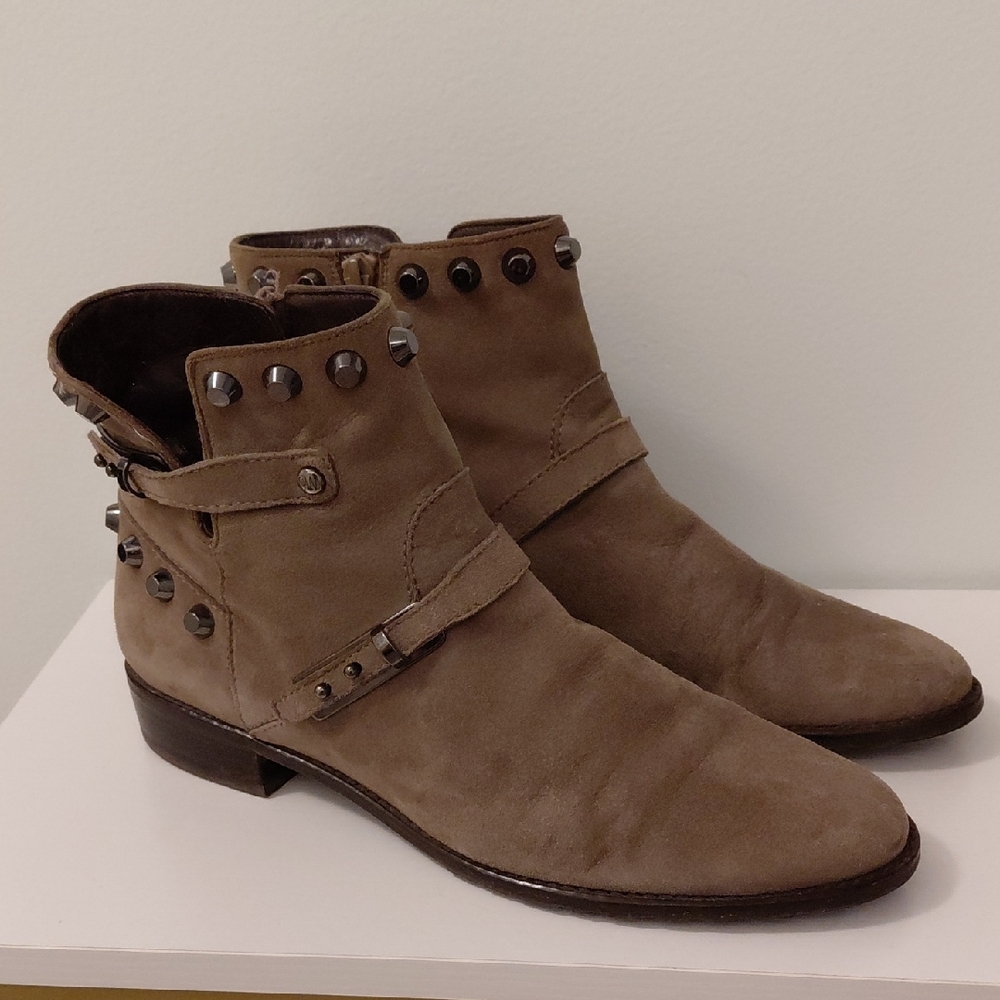 Stuart Weitzman Suede Leather Booties. Size 8.5 M